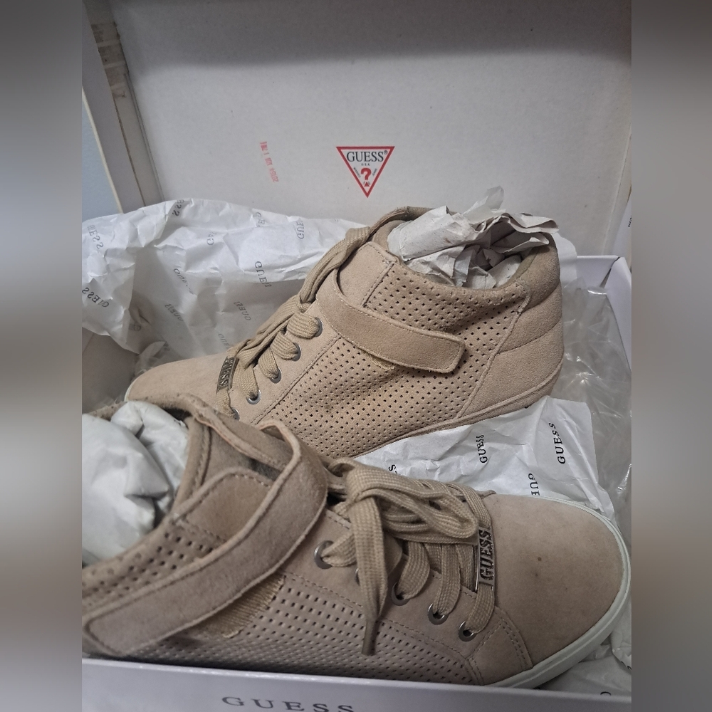 Guess Los Angeles Sneakers Decia Light Natural Suede Womens Size 9.5 M